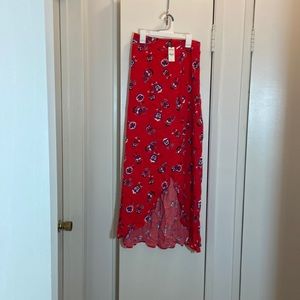 Women’s skirt. Hits at the ankle